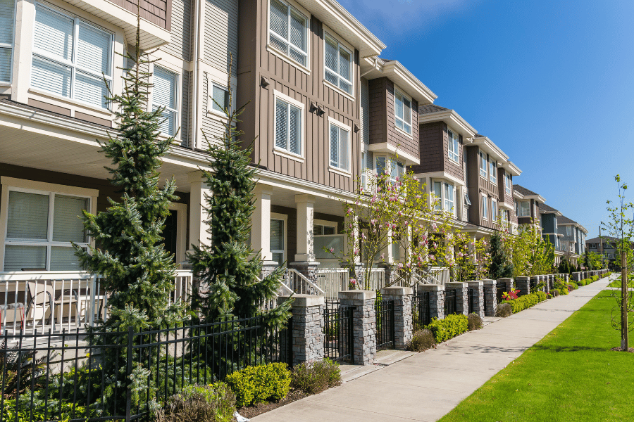 Beautiful condo houses in a row with a beautiful walkway